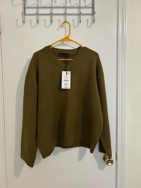 NWT Zara Olive V-Neck Relaxed Sweater size L